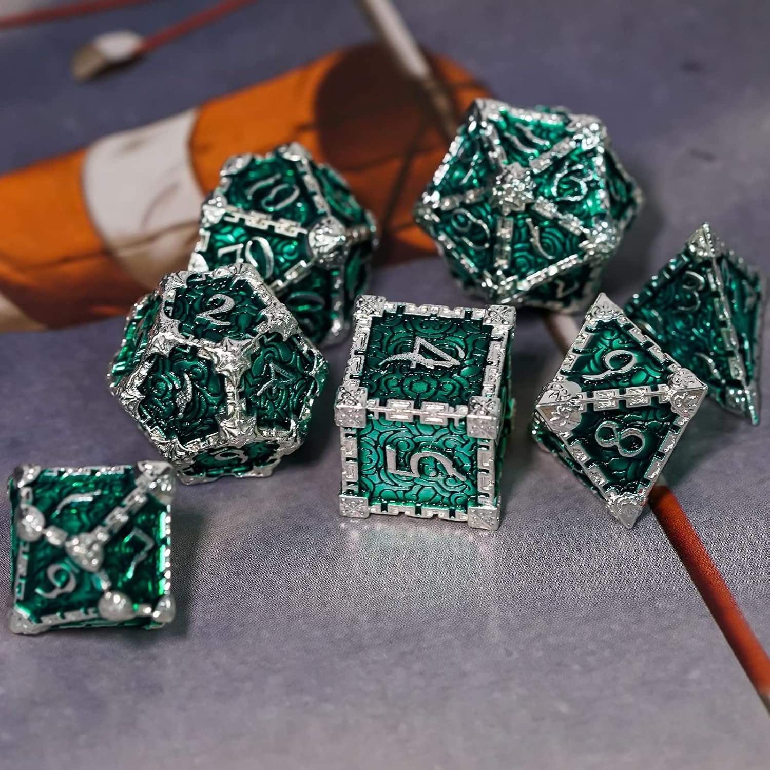 7 Pcs Metal Dice with Metal Box, Dagger Design Polyhedral DND Dice Set, for Role Playing Game D&D Dice Pathfinder (Silver Green)